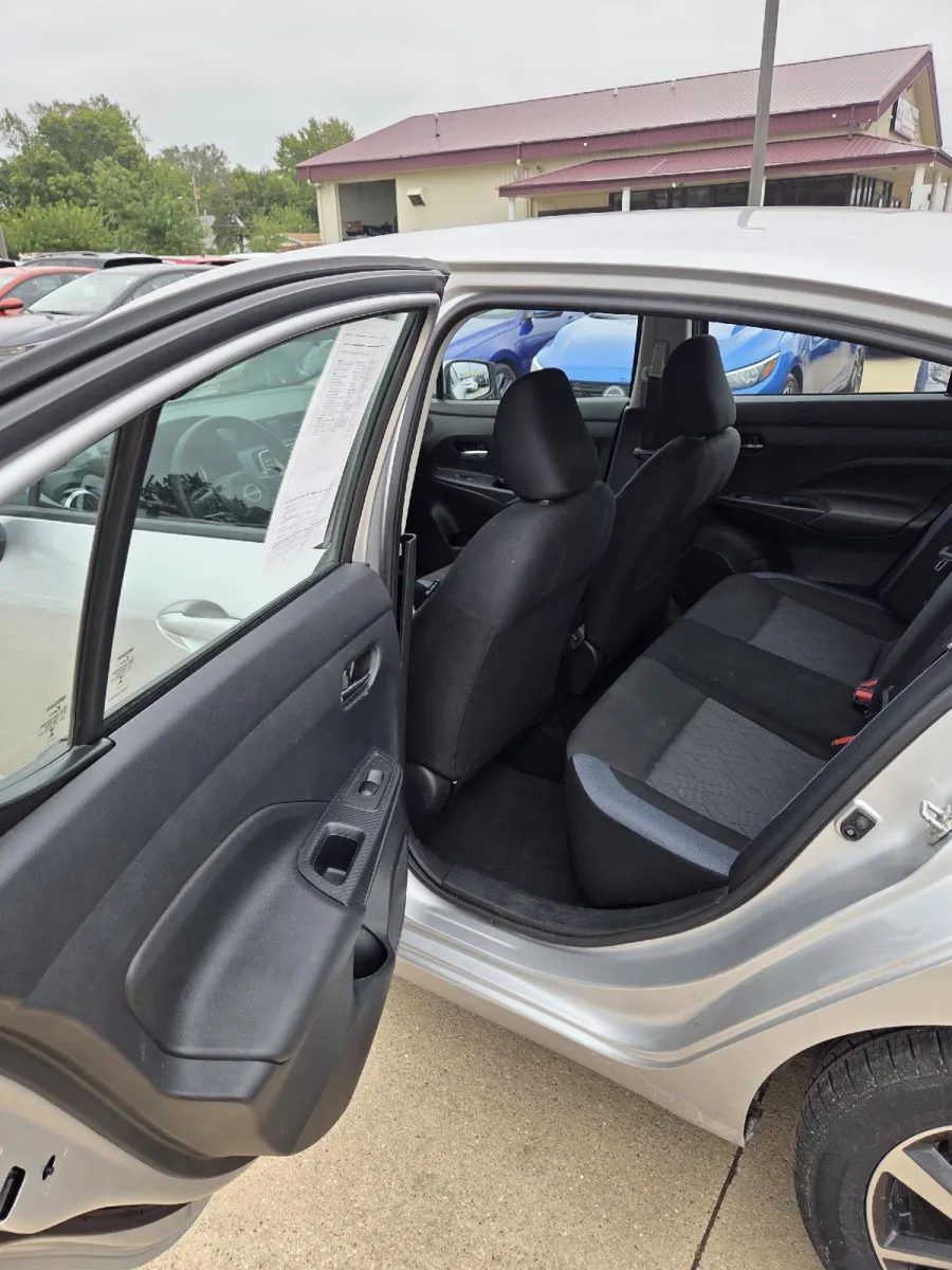 Nissan Versa photo 15