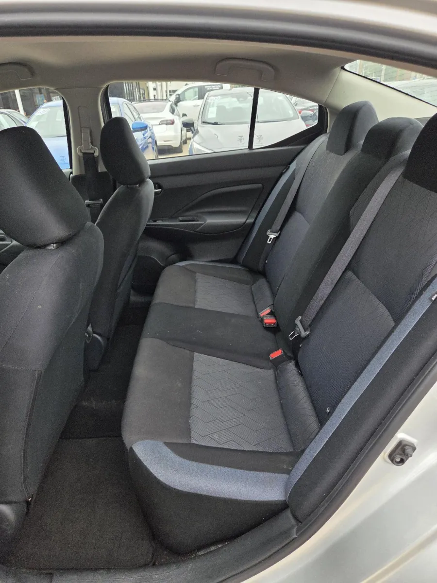 Nissan Versa photo 16
