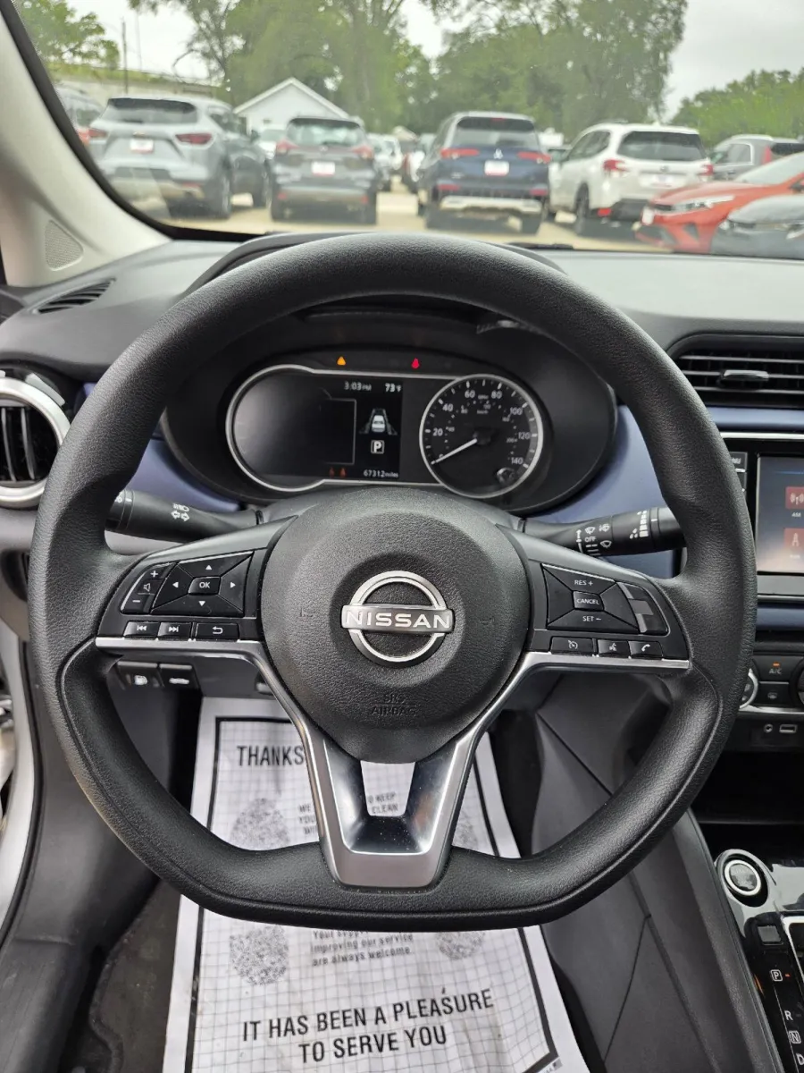 Nissan Versa photo 18