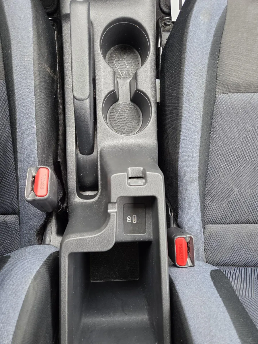 Nissan Versa photo 22