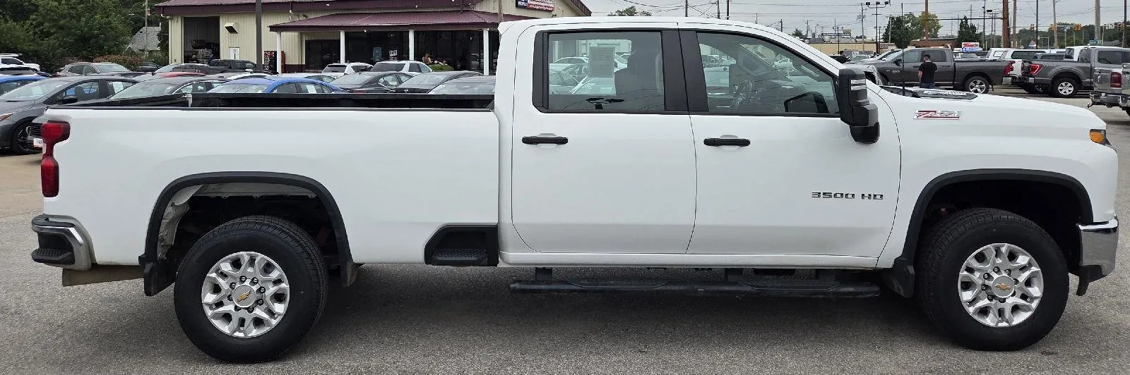 Chevrolet 3500HD photo 6