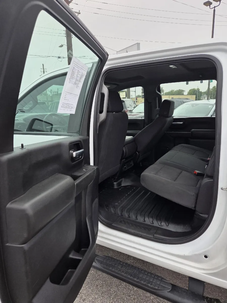 Chevrolet 3500HD photo 13