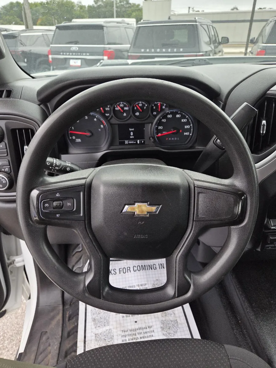 Chevrolet 3500HD photo 16