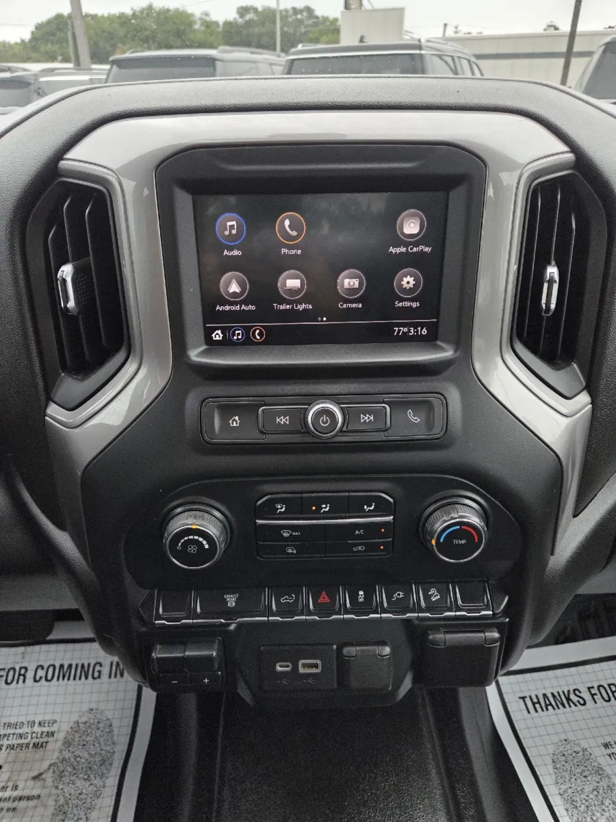 Chevrolet 3500HD photo 18