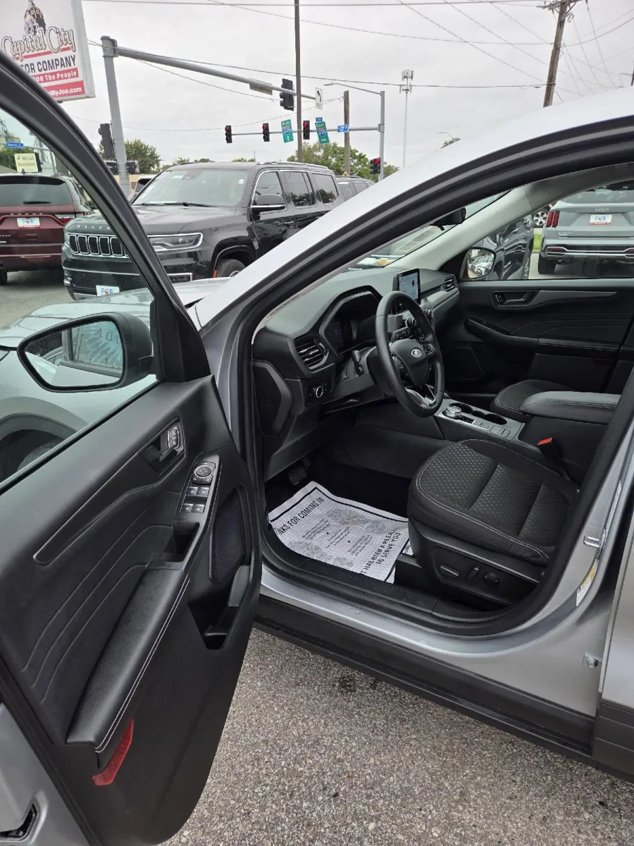 Ford Escape photo 13