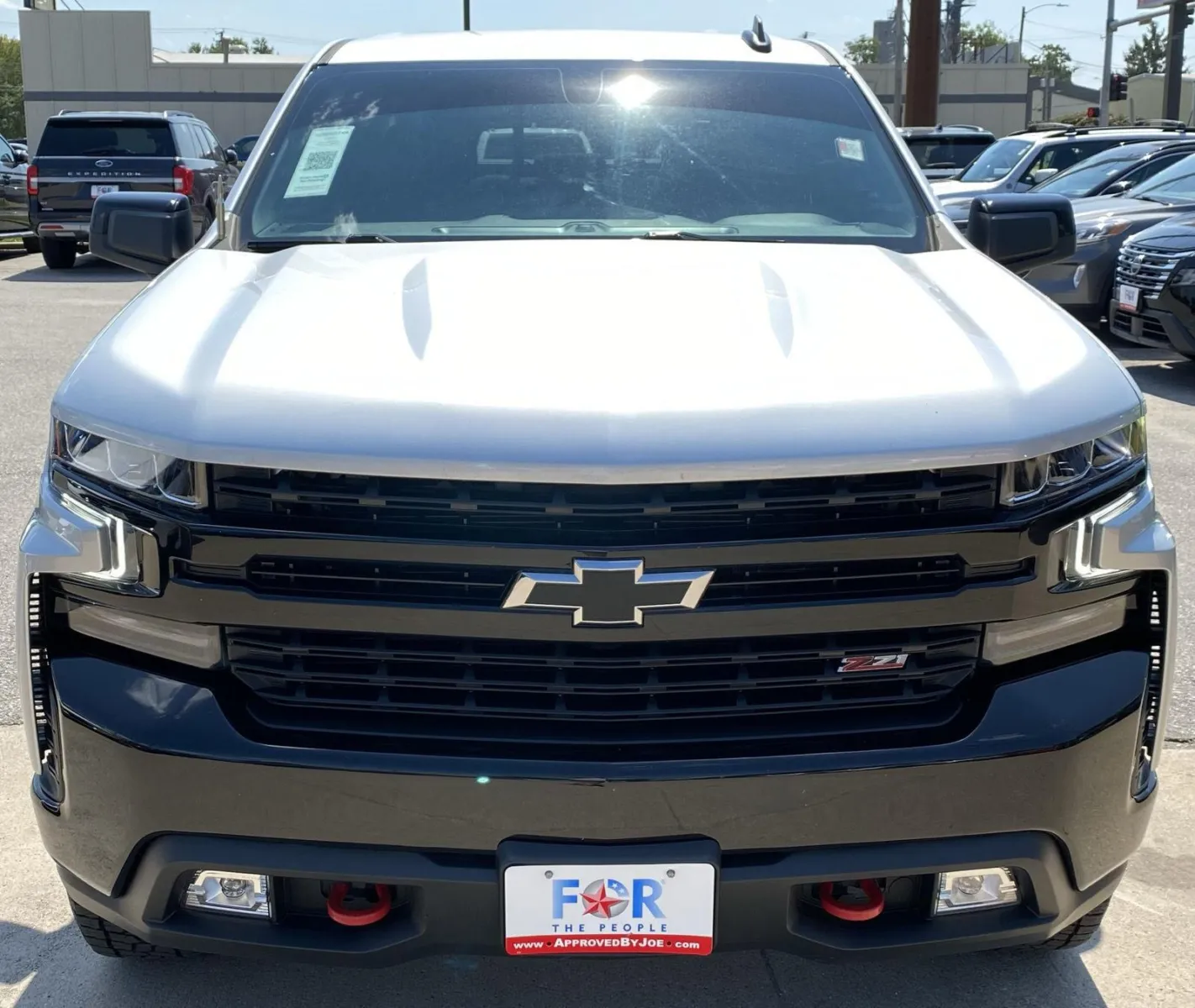 Chevrolet Silverado photo 3