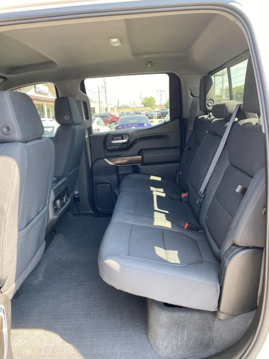 Chevrolet Silverado photo 15