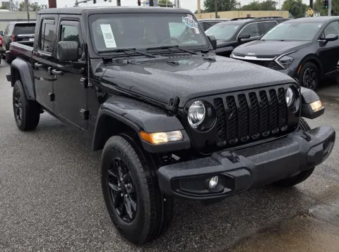 Photos of 2022 Jeep Gladiator Altitude for sale in Des Moines, IA at Capital City Motor Company