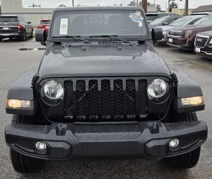 Another view of 2022 Jeep Gladiator Altitude for sale in Des Moines, IA at Capital City Motor Company