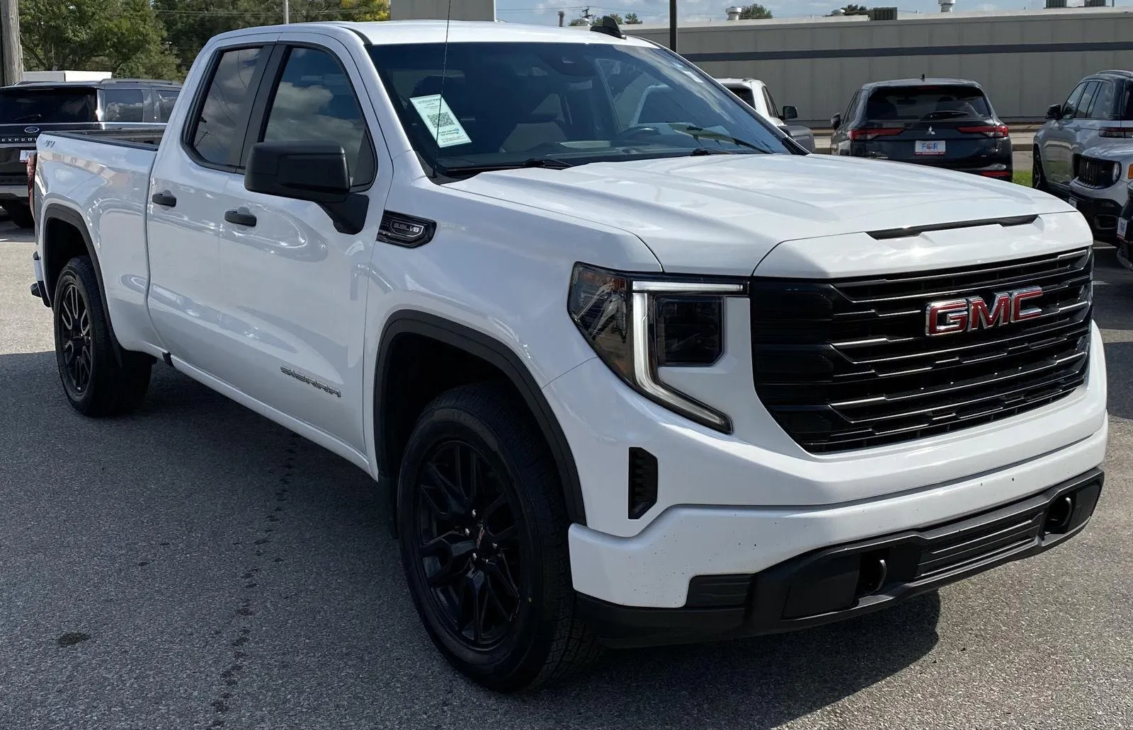 GMC Sierra photo 2
