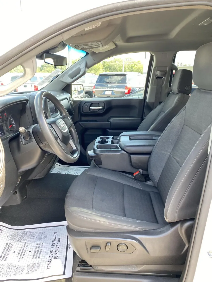 GMC Sierra photo 12