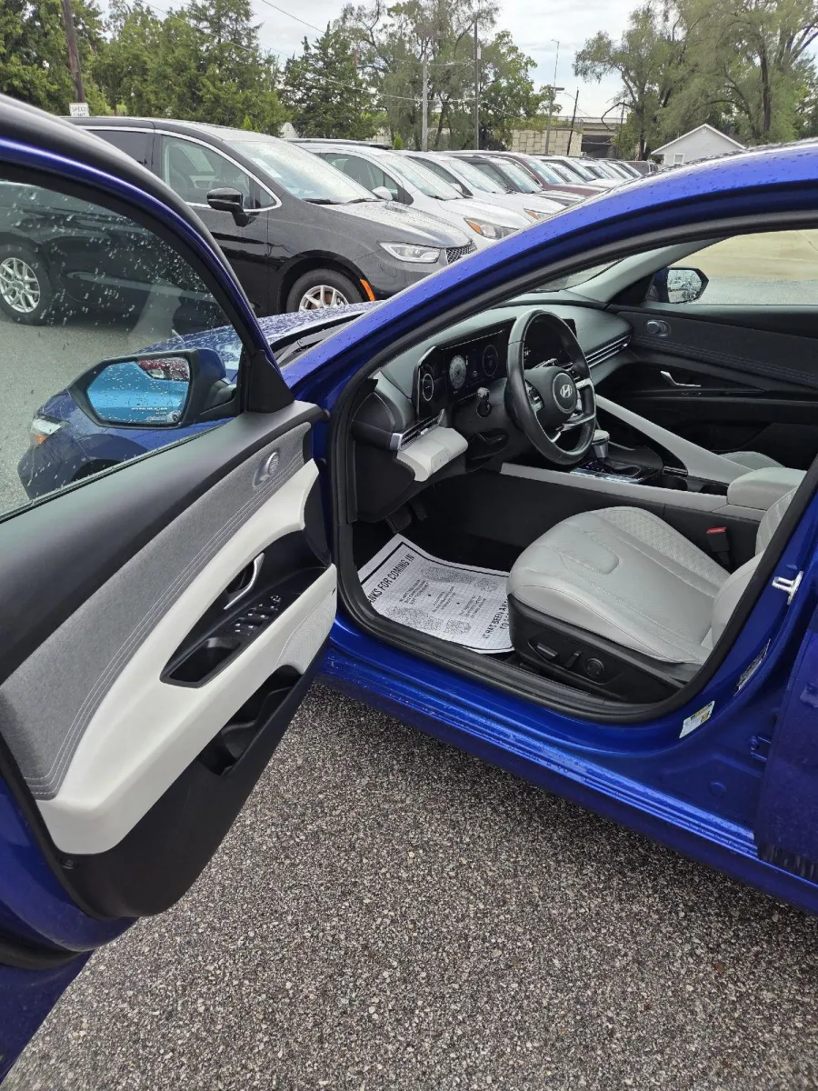 Hyundai Elantra photo 13