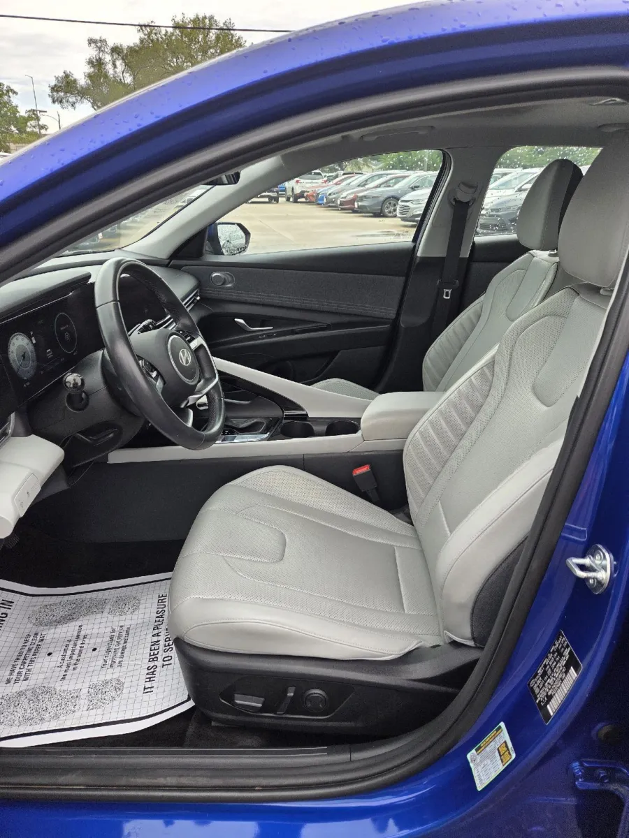 Hyundai Elantra photo 14