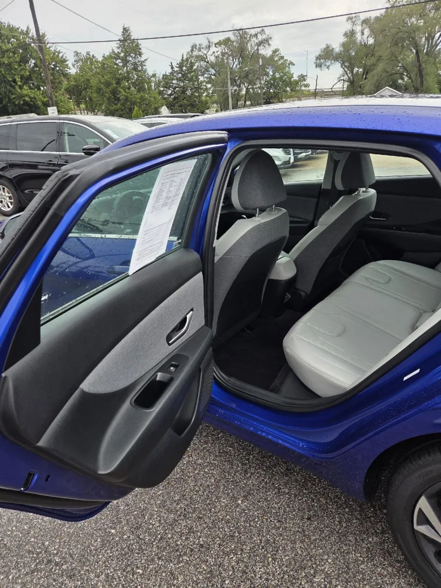 Hyundai Elantra photo 15