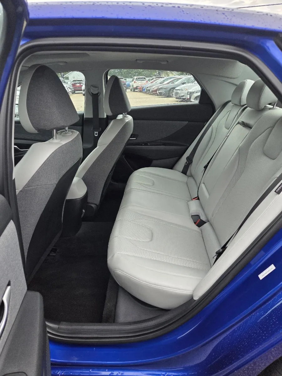 Hyundai Elantra photo 16