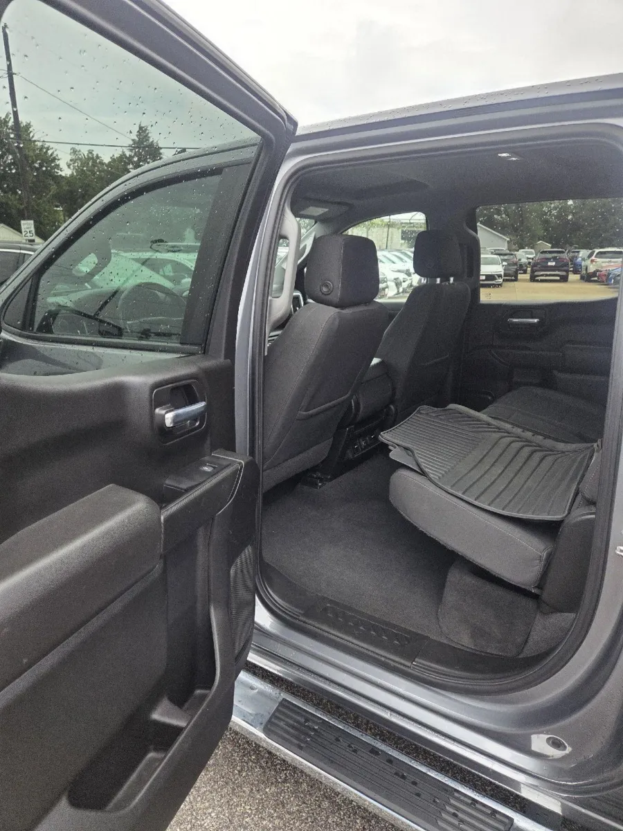 Chevrolet Silverado photo 13