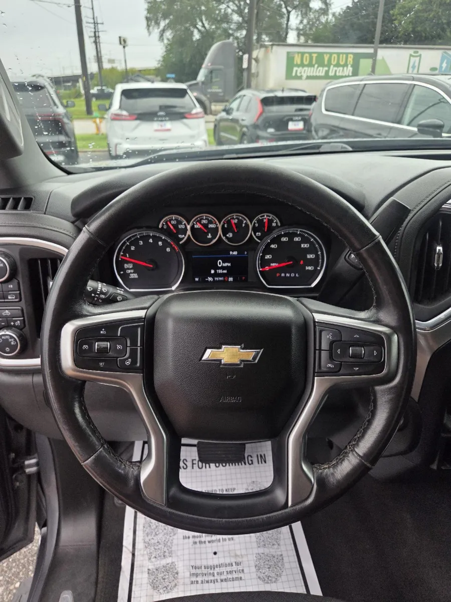 Chevrolet Silverado photo 17