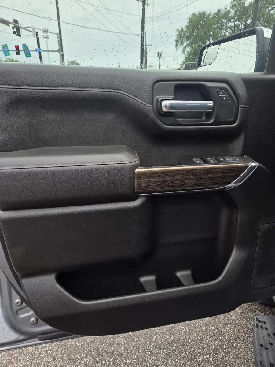 Chevrolet Silverado photo 22