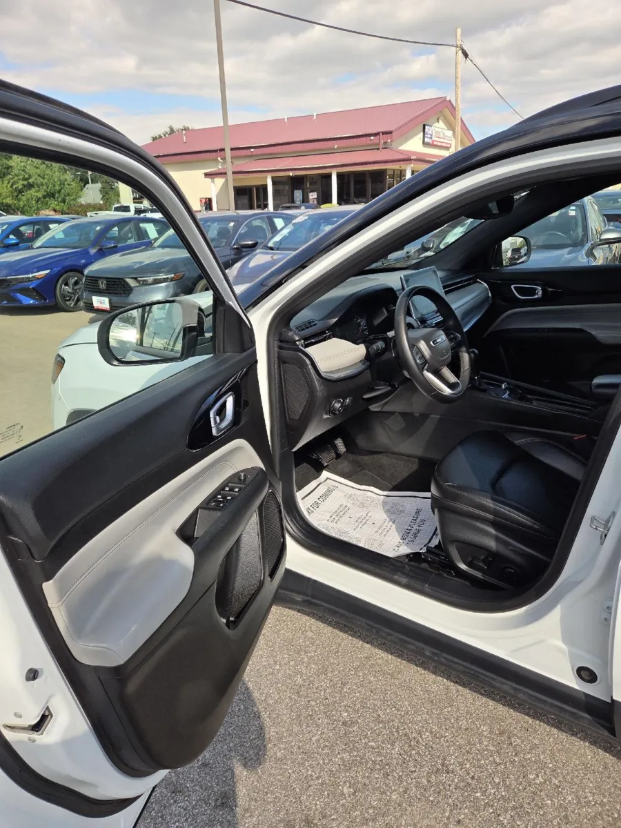 Jeep Compass photo 13