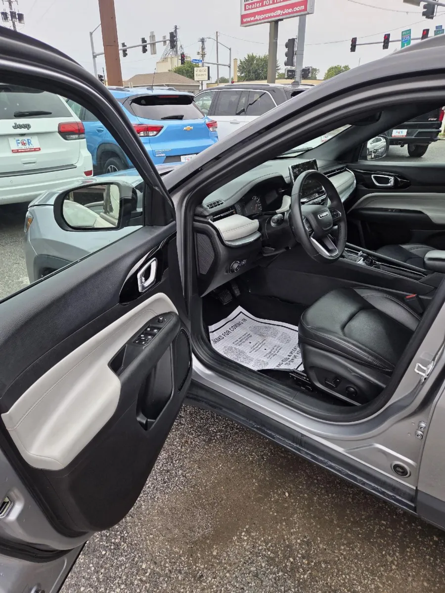 Jeep Compass photo 13