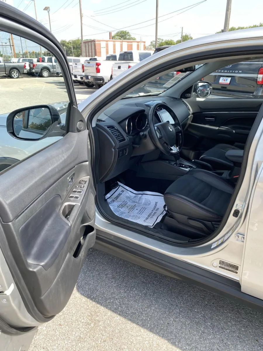 Mitsubishi Outlander Sport photo 13