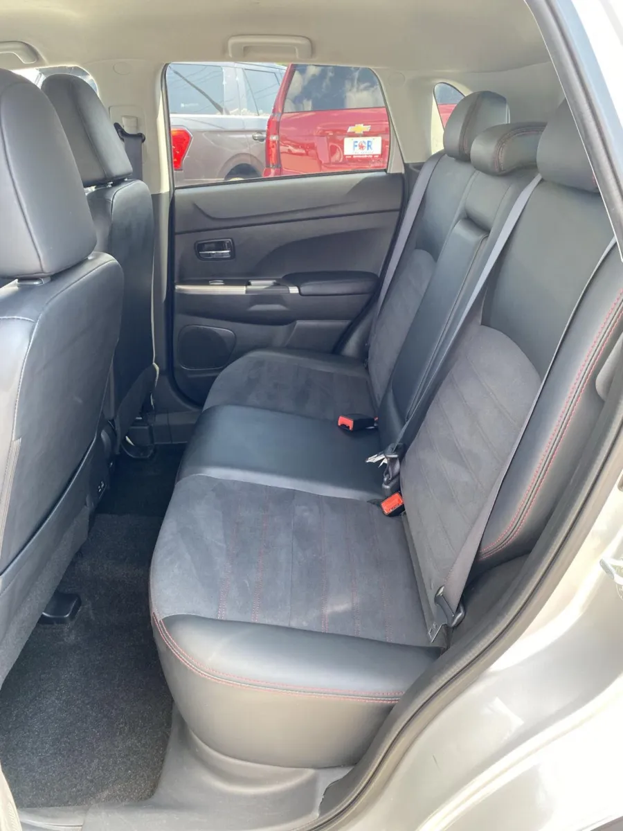 Mitsubishi Outlander Sport photo 16