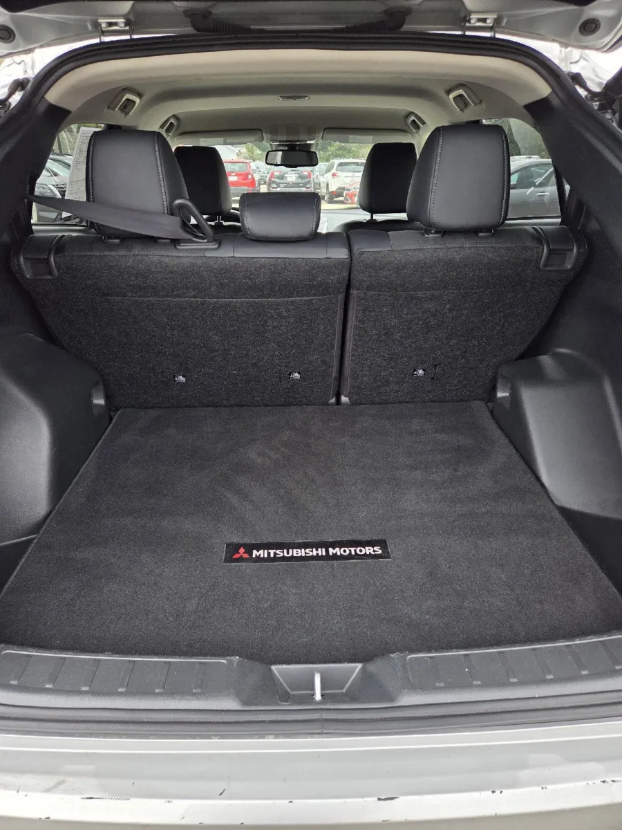 2025 Mitsubishi Eclipse Cross SE photo 11