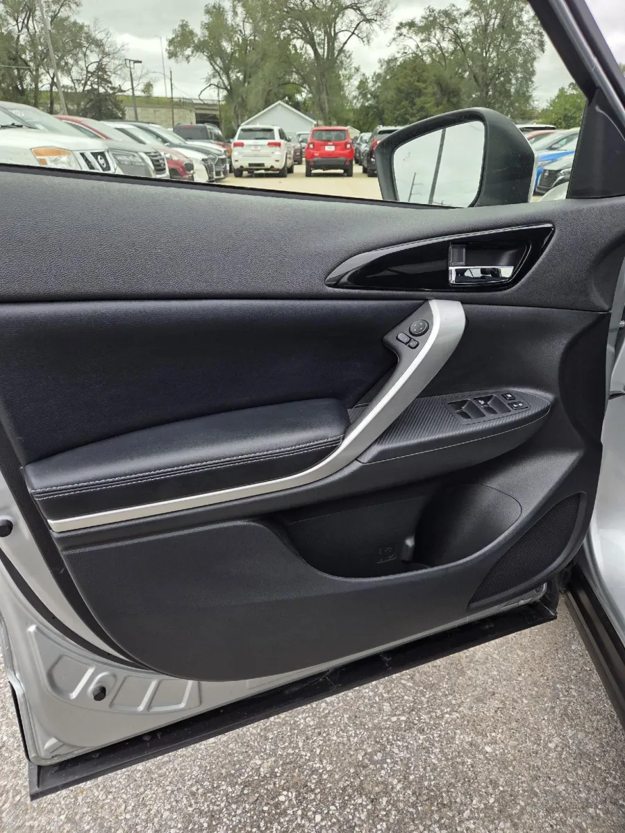 2025 Mitsubishi Eclipse Cross SE photo 15