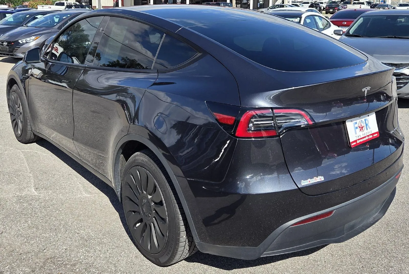 Tesla Model Y photo 8