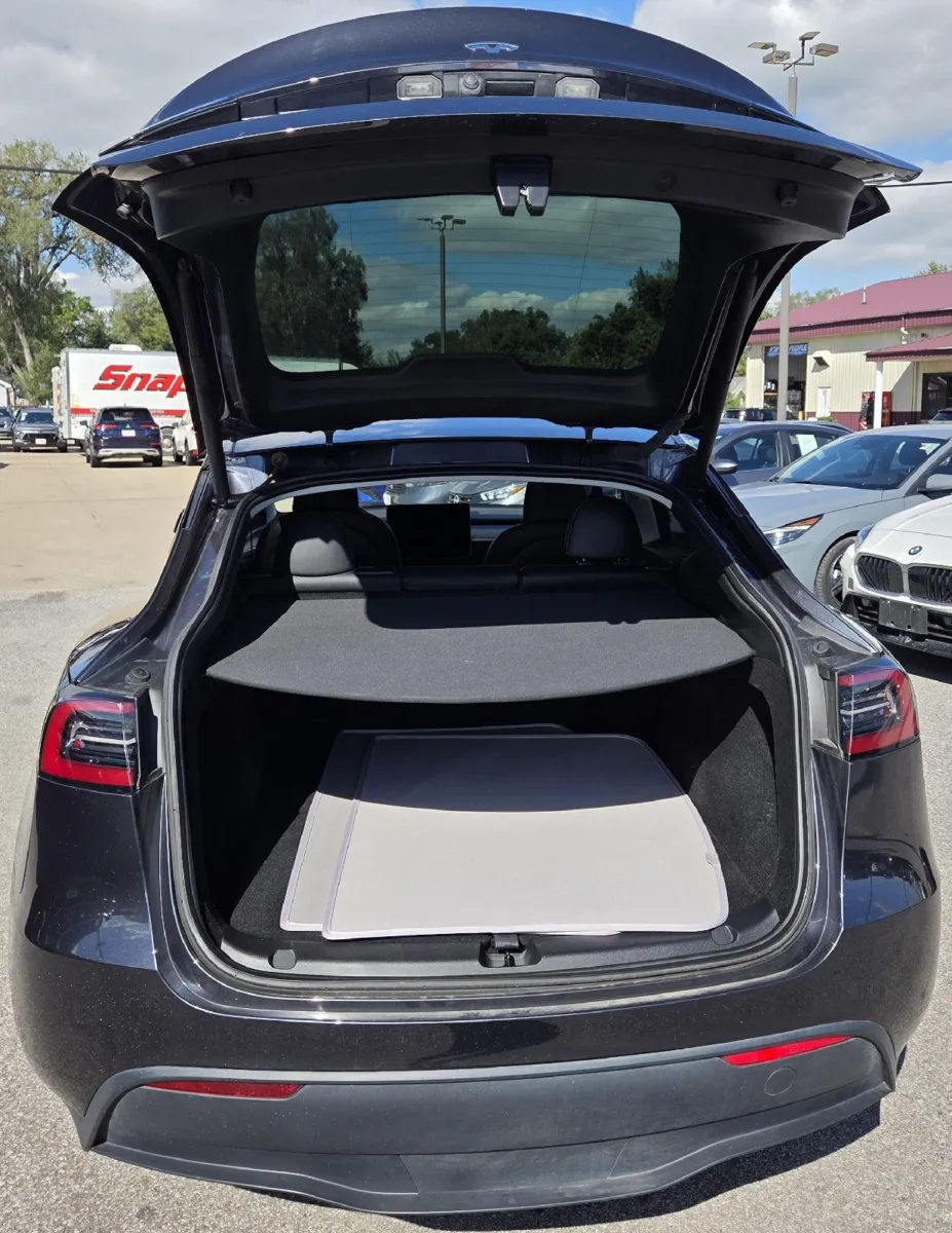 Tesla Model Y photo 11