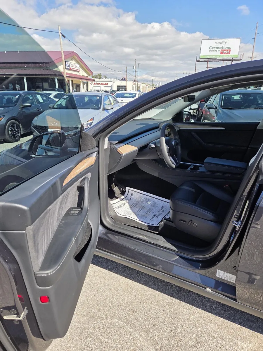 Tesla Model Y photo 13