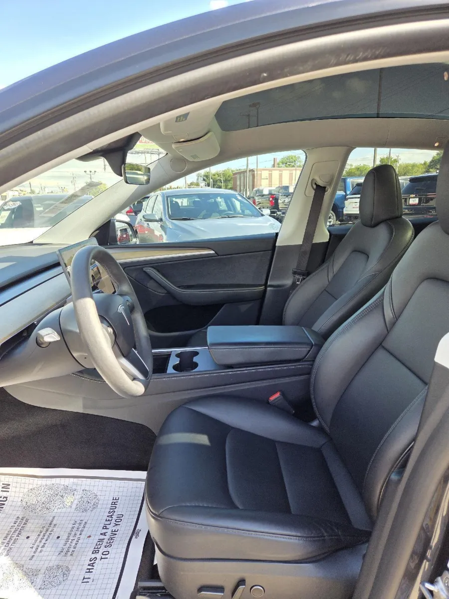 Tesla Model Y photo 14
