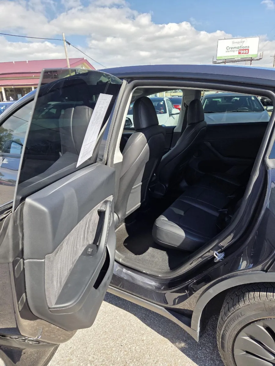 Tesla Model Y photo 16