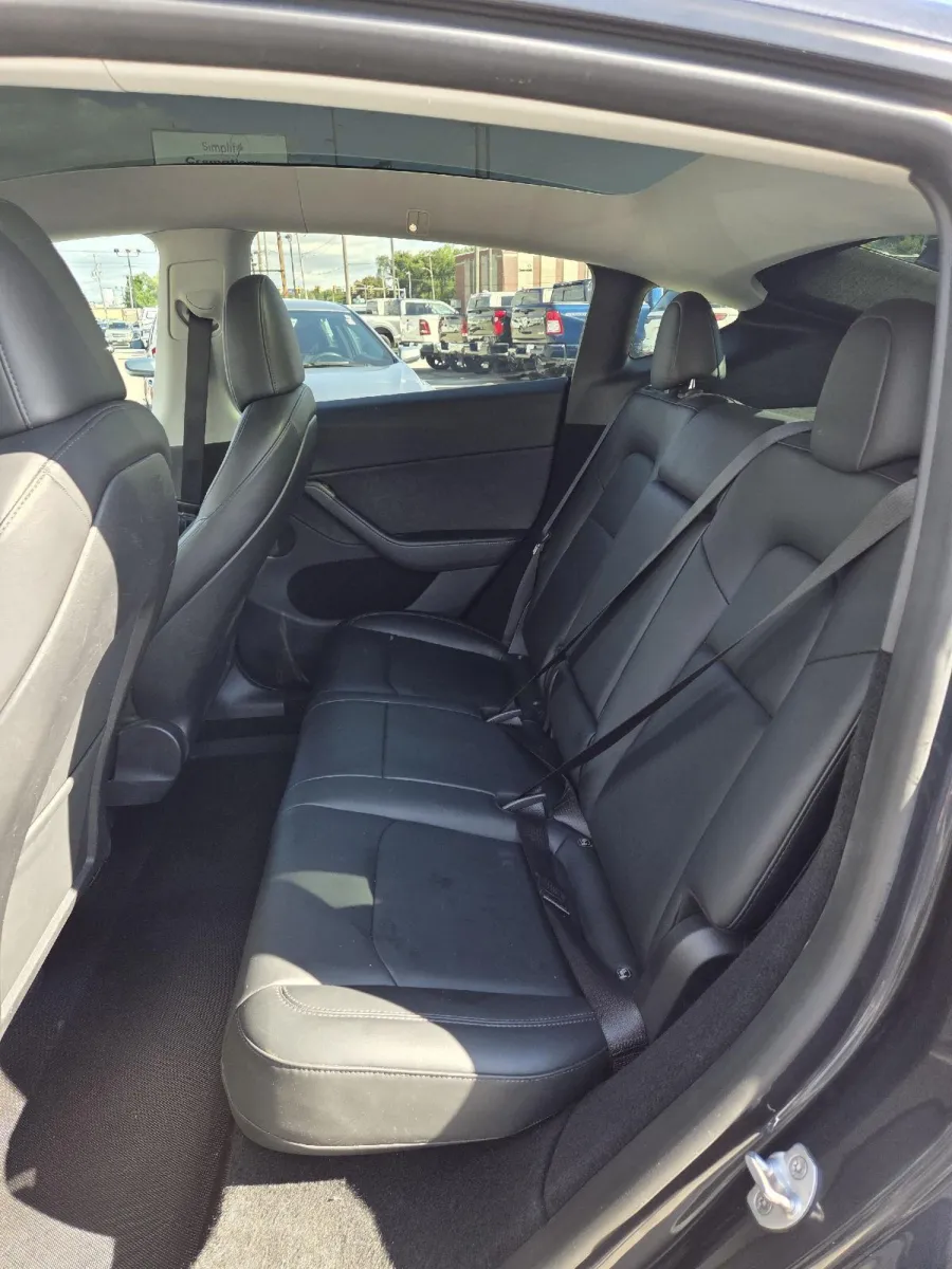 Tesla Model Y photo 17