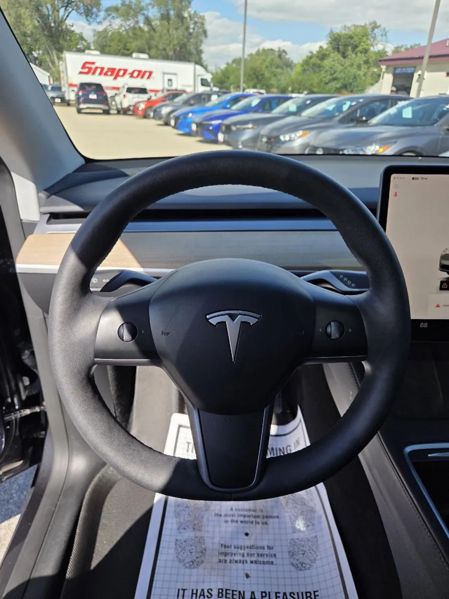 Tesla Model Y photo 19