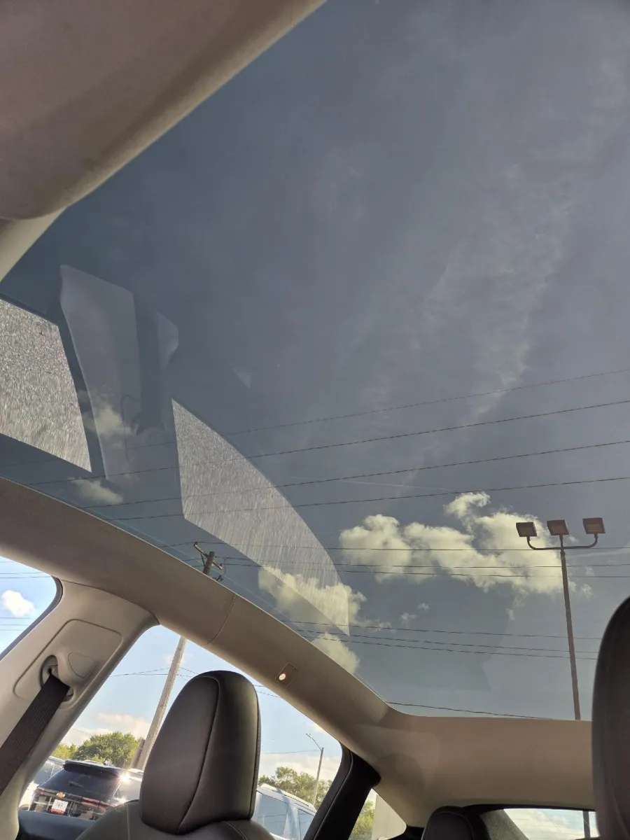 Tesla Model Y photo 23