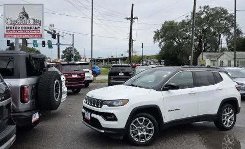 White 2025 Jeep Compass Limited for sale in Des Moines, IA