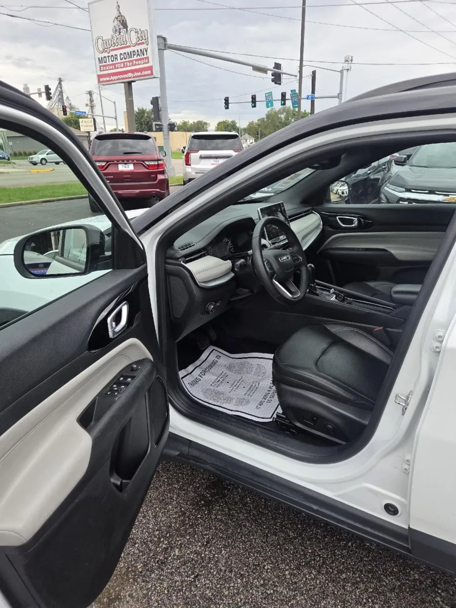 Jeep Compass photo 13
