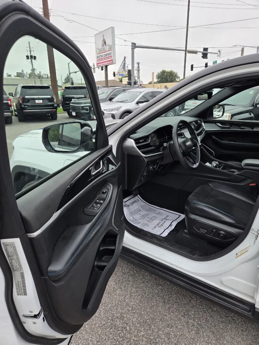 Jeep Grand Cherokee photo 13