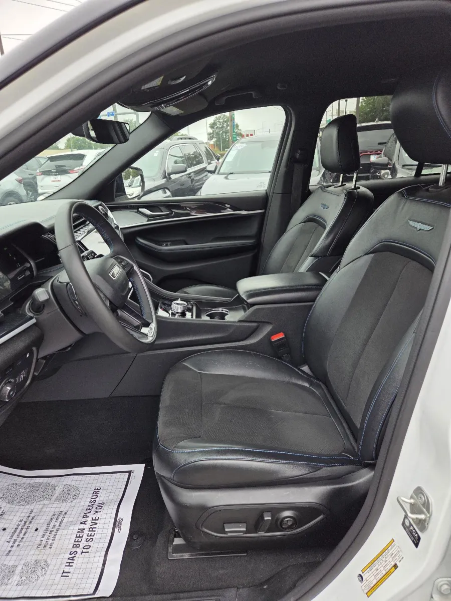 Jeep Grand Cherokee photo 14