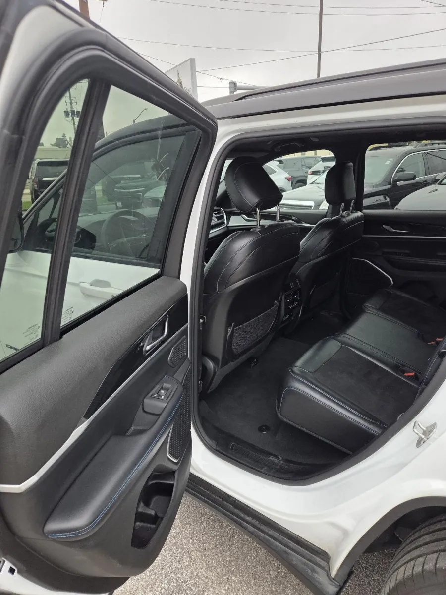 Jeep Grand Cherokee photo 15