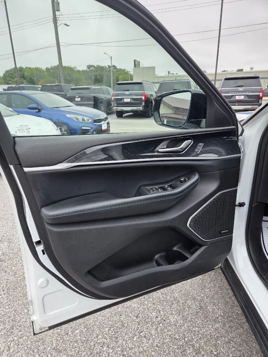 Jeep Grand Cherokee photo 25