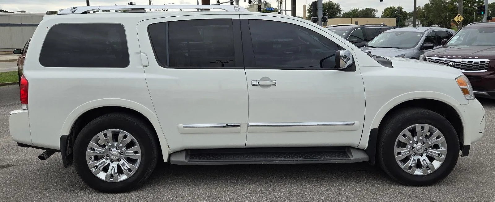 Nissan Armada photo 6