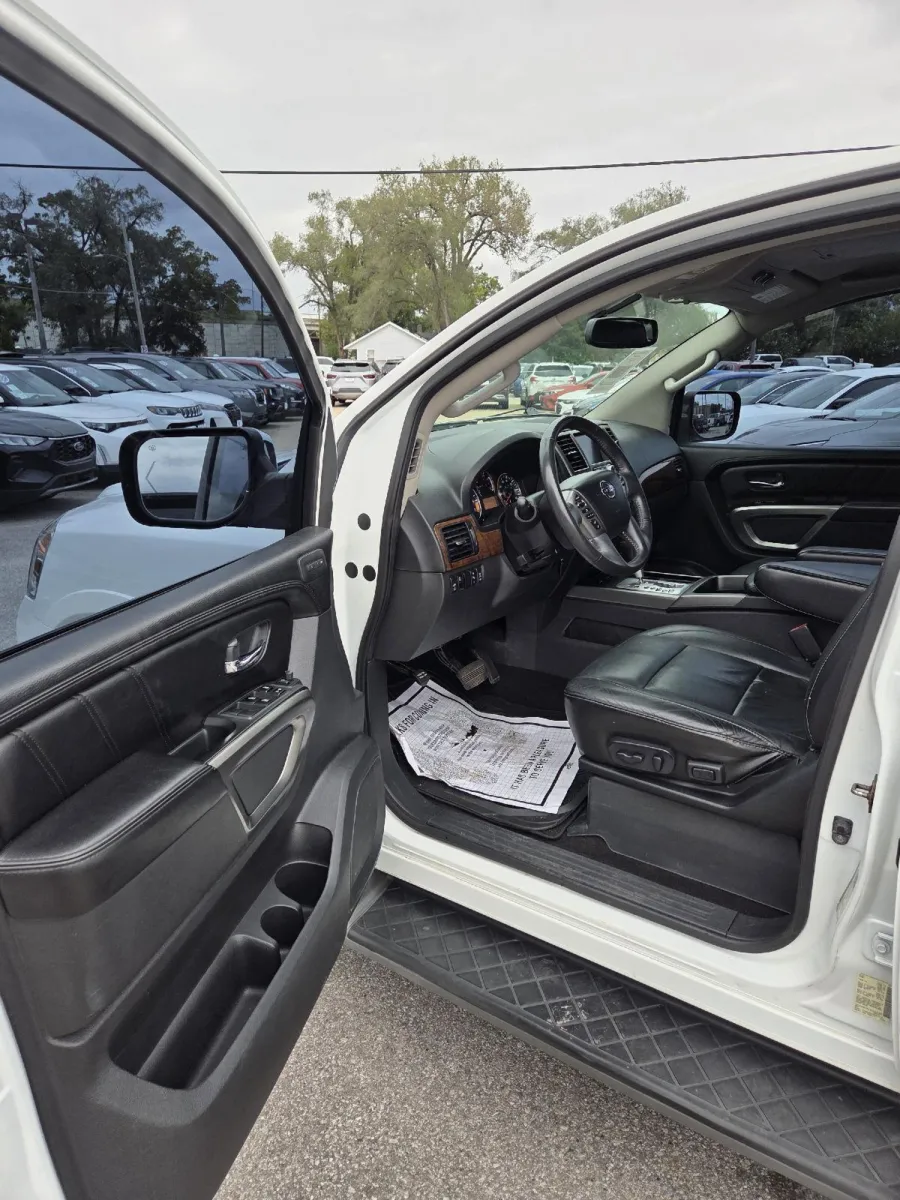 Nissan Armada photo 13