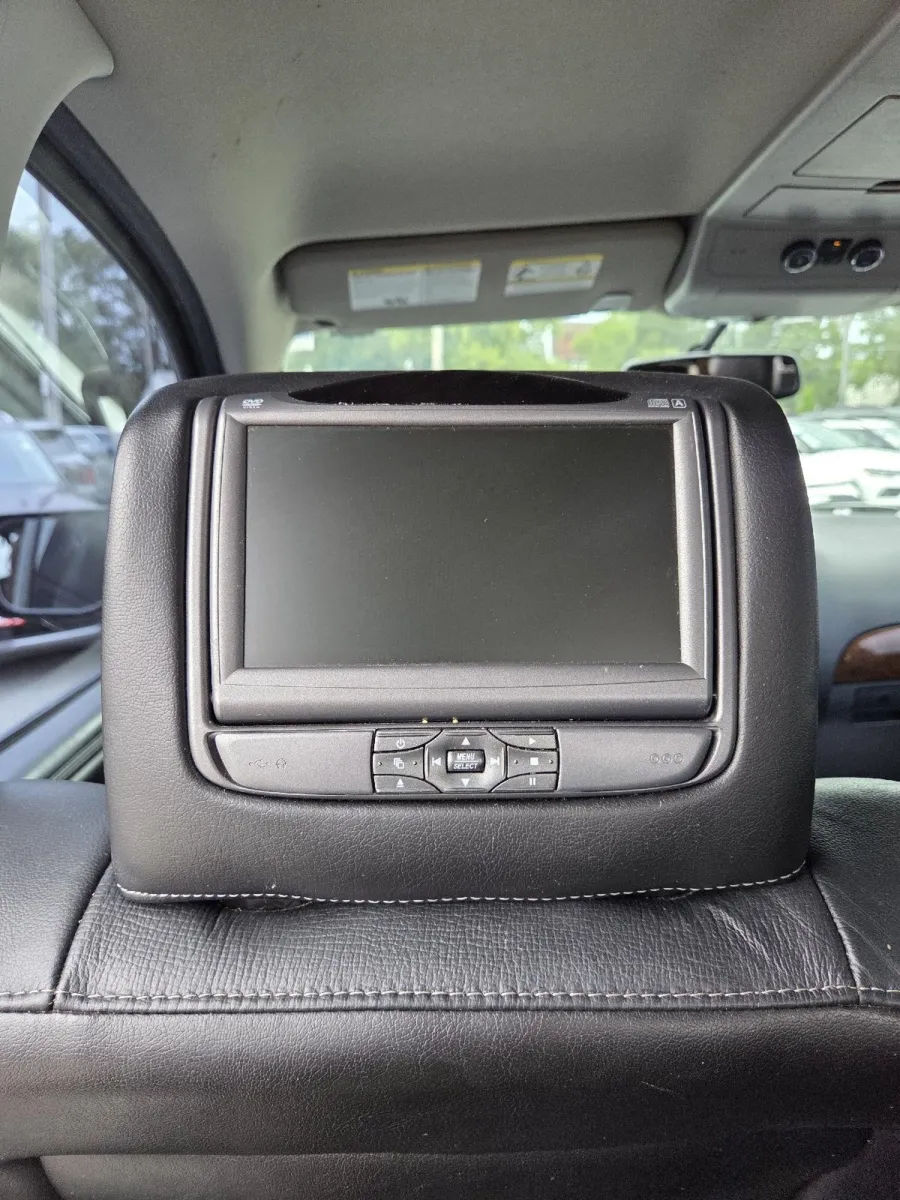 Nissan Armada photo 17