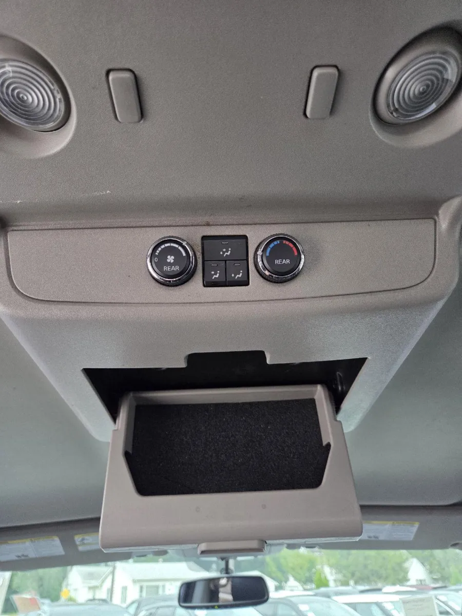 Nissan Armada photo 18