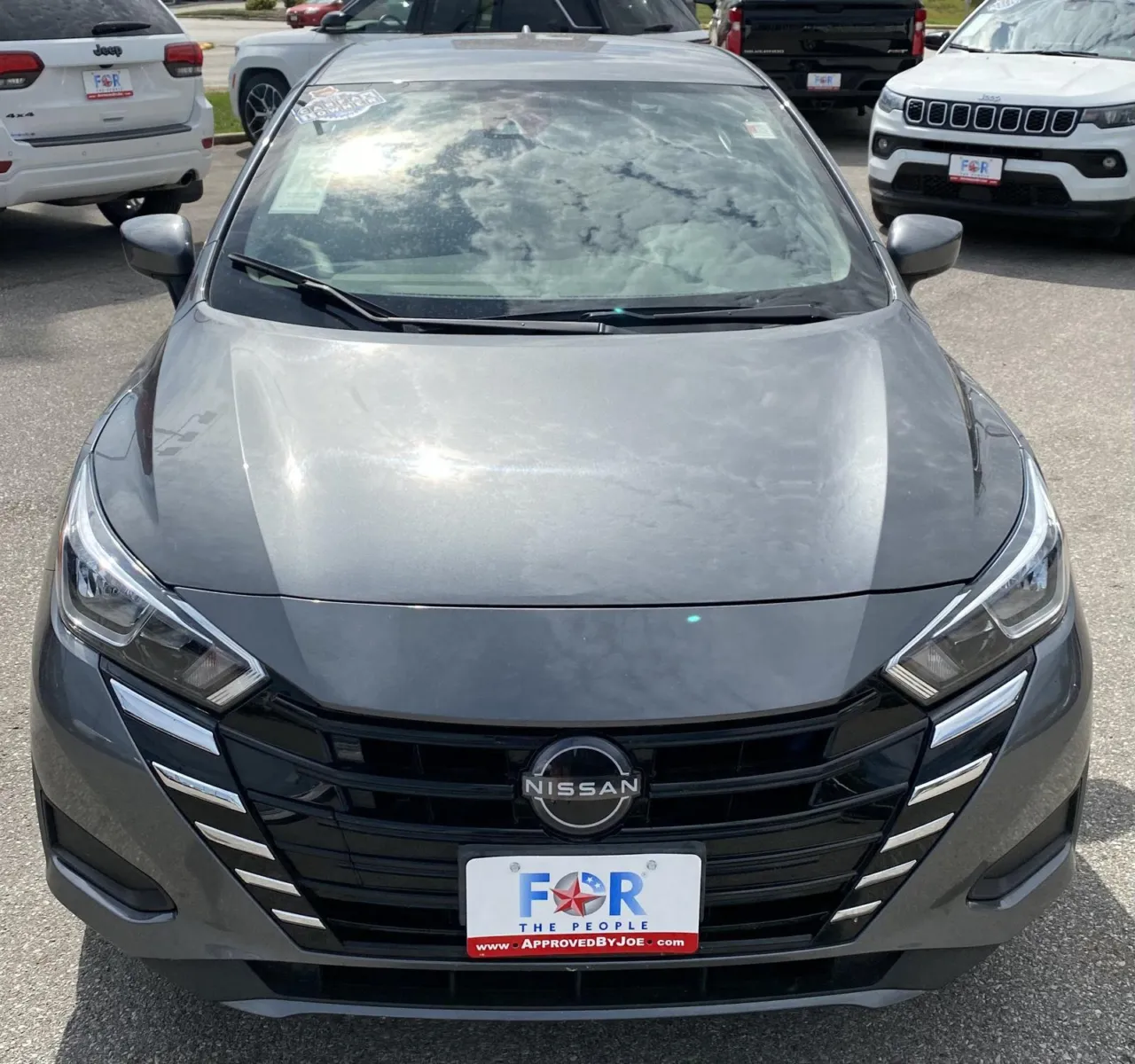 Nissan Versa photo 3