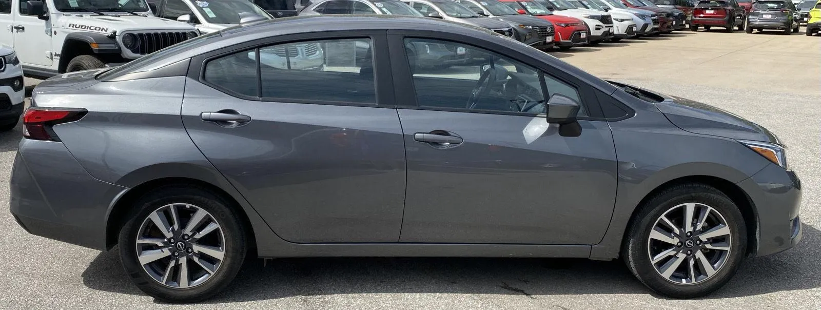 Nissan Versa photo 6