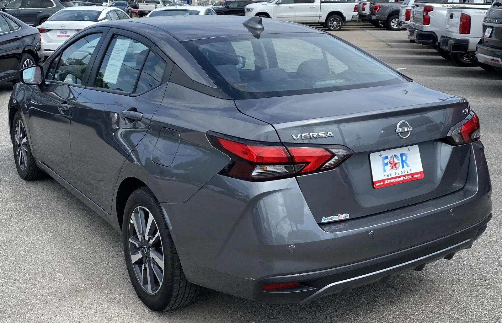 Nissan Versa photo 8