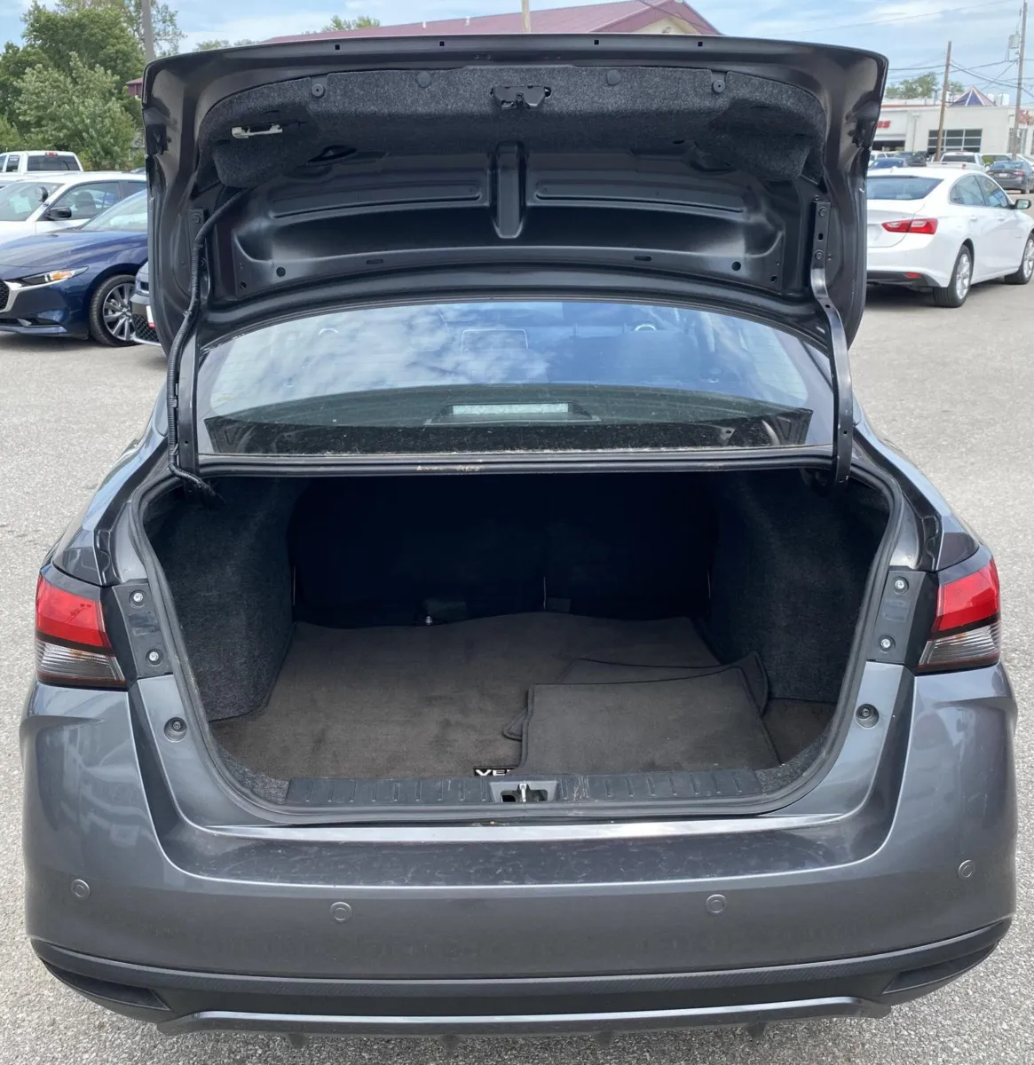Nissan Versa photo 10